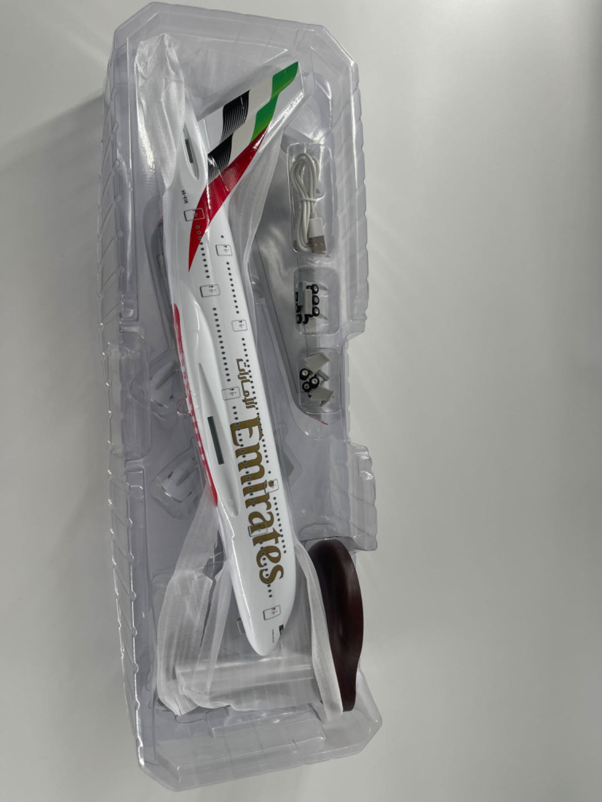 1:160 Fly Emirates A380 Plane Model / LED Light & Wheel Aircraft Model 45cm