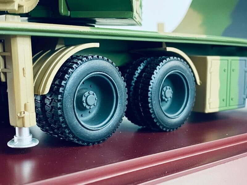 1:24 47CM HQ-12 Air Defense Missile Launcher Truck Diecast Model Collection
