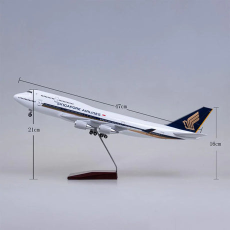 SIngapore Airliens Boeing 747 Airplane Models withe light and landing gear Collections Models