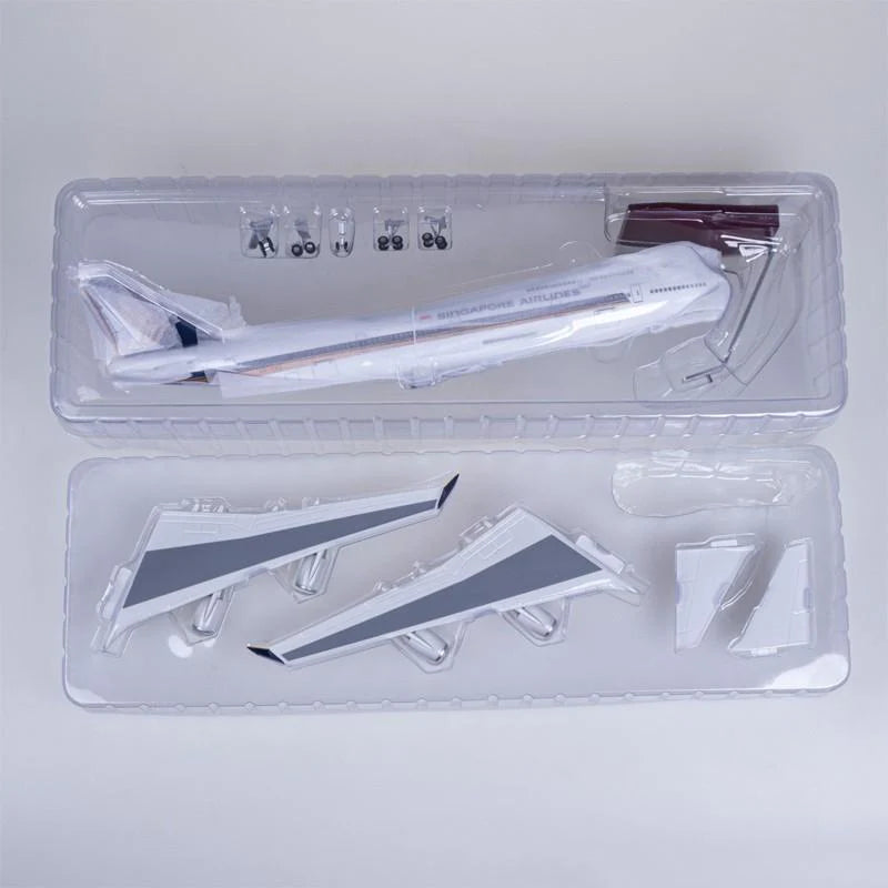 SIngapore Airliens Boeing 747 Airplane Models withe light and landing gear Collections Models