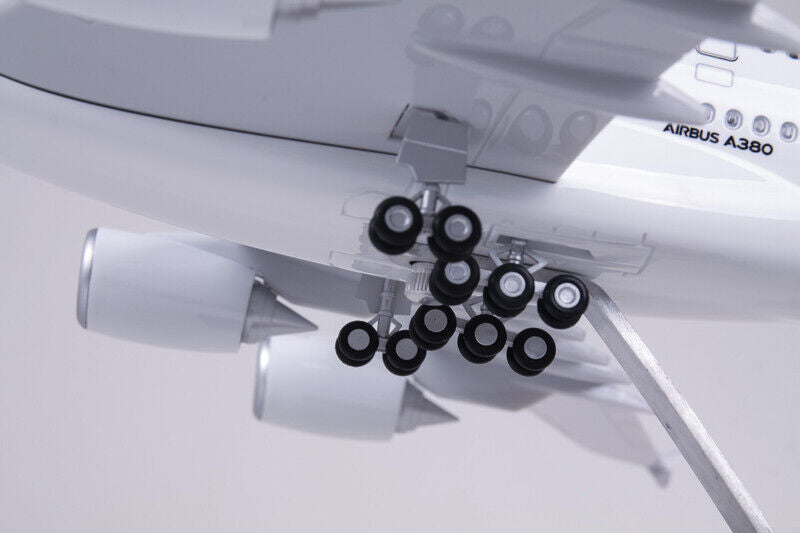 Qantas A380 Scale 1:200 37 cm Airplane Model With light and landing Gear