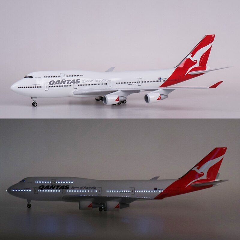 Qatas Boing 747 Scale 1:150 47cm with Light and  landing ger Aircraft Model
