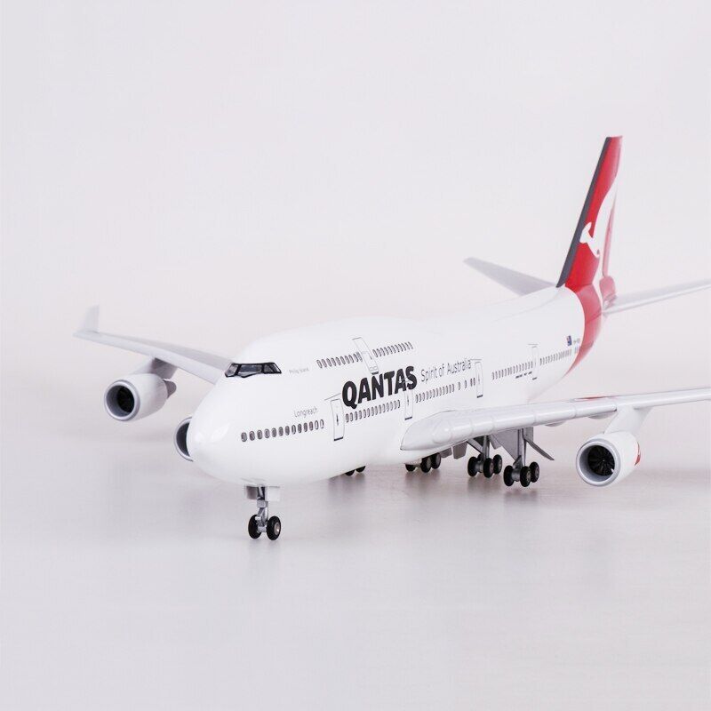 Qatas Boing 747 Scale 1:150 47cm with Light and  landing ger Aircraft Model