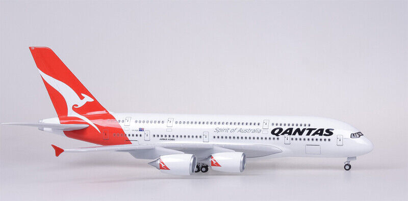 Qantas A380 Scale 1:200 37 cm Airplane Model With light and landing Gear