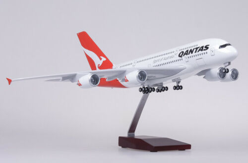 Qantas A380 Scale 1:200 37 cm Airplane Model With light and landing Gear