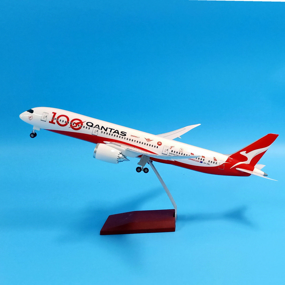 Qantas Boeing 787 Airplan model With light and landing Gear Collection and Gift
