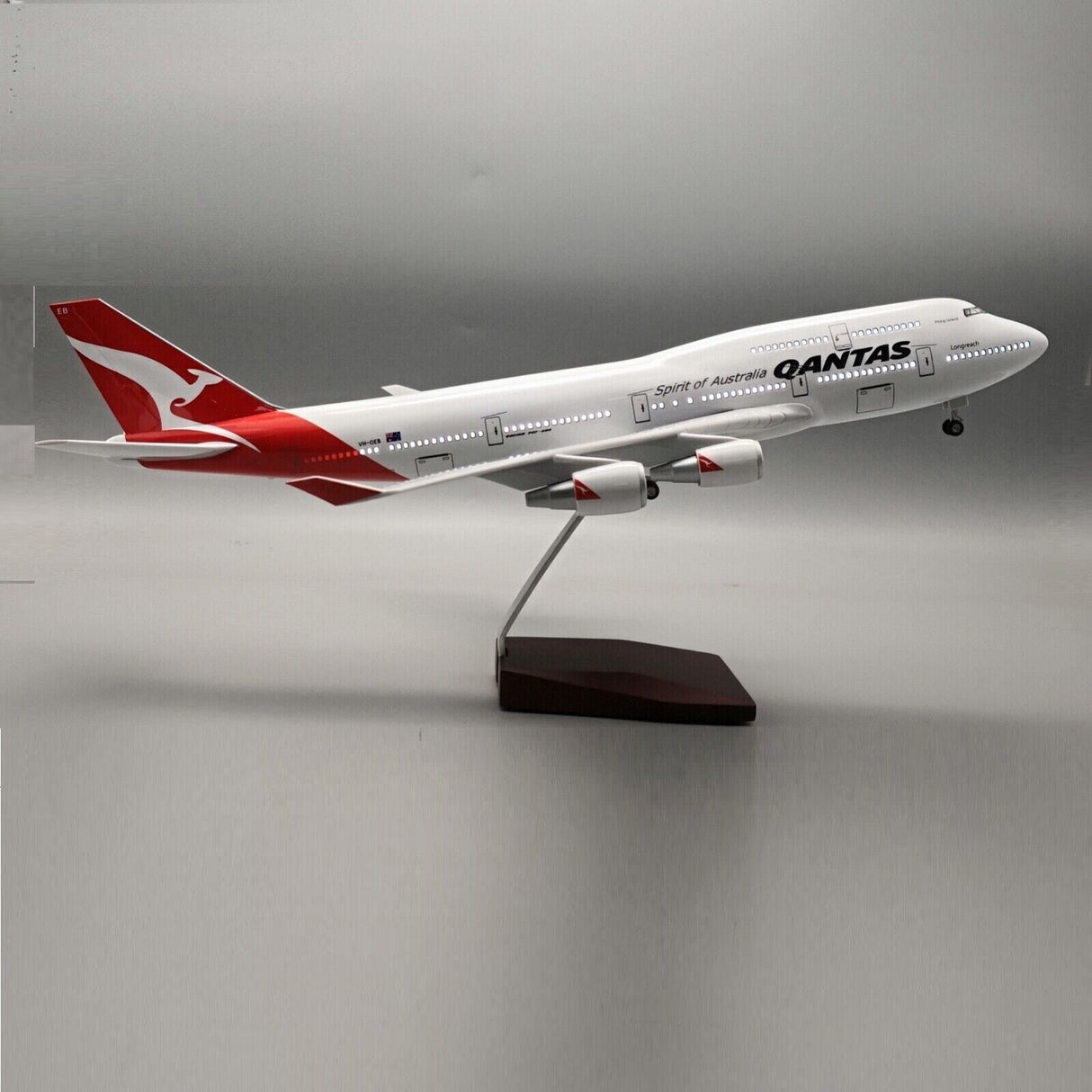 Qatas Boing 747 Scale 1:150 47cm with Light and  landing ger Aircraft Model